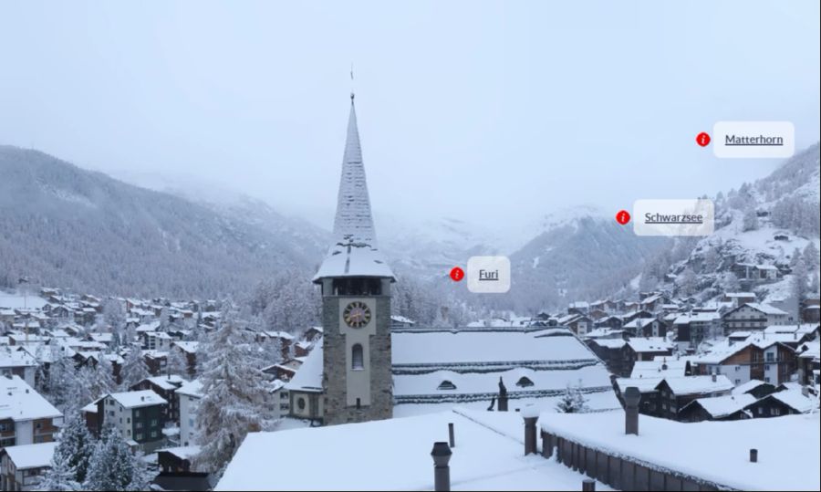 Der Dorfkern von Zermatt VS. Hier liegt heute Morgen Schnee auf den Dächern.