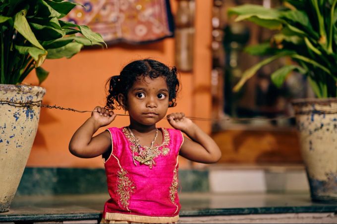 Die Polizistinnen nutzten unter anderem moderne Technologien, um die Kinder aufzuspüren. (Symbolbild) Indien Kind Symbolbild