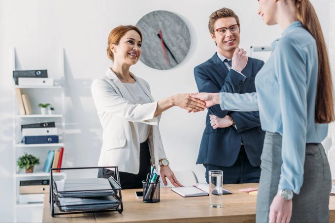 Um alle Unklarheiten aus der Welt zuschaffen, empfiehlt sich ein Gespräch mit der Personalabteilung. HR