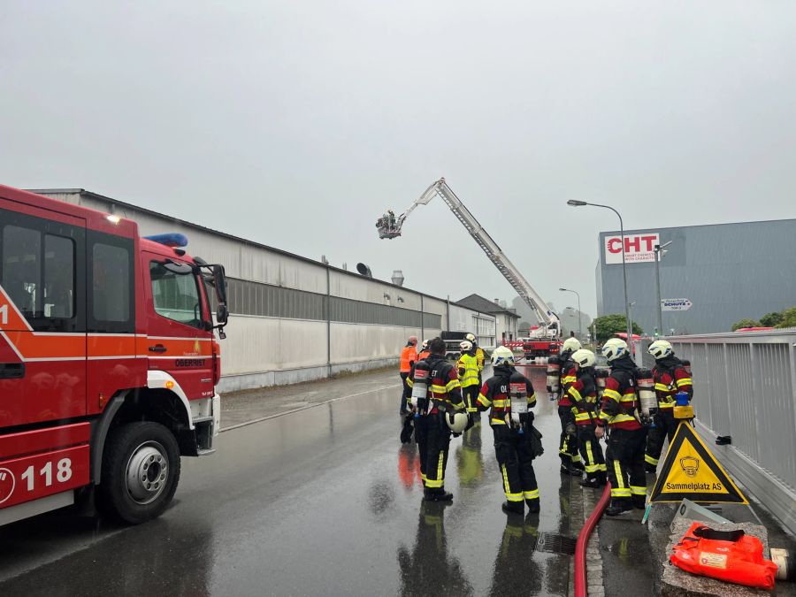 Mottbrand in Lagerhalle.