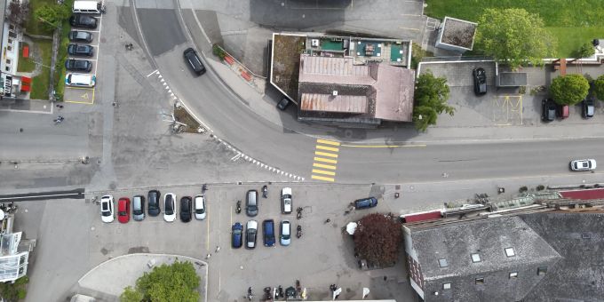 Wildhaus SG - Motorradfahrer (72) stürzt nach Vollbremsung wegen Auto