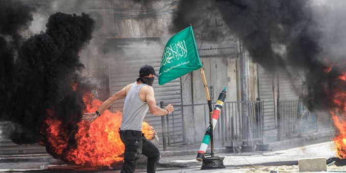 Palästinensische Jugendliche treffen auf israelische Streitkräfte im nördlichen Westjordanland: Israel treibt dort die Wiederbesiedlung von vier Ortschaften voran, die 2005 geräumt worden waren. Palästinensische Jugendliche treffen auf israelische Streitkräfte im nördlichen Westjordanland: Israel treibt dort die Wiederbesiedlung von vier Ortschaften voran, die 2005 geräumt worden waren.