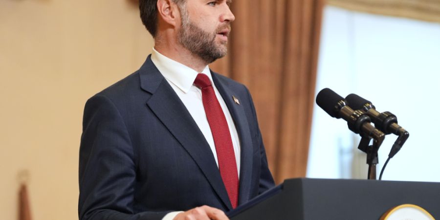 US-Vizepräsident JD Vance spricht während einer Pressekonferenz nach einem Treffen mit Vertretern aus Pakistan und Iran. Foto: Jacquelyn Martin/POOL AP/AP/dpa