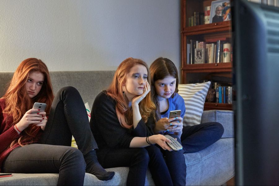 Den Befürwortern der SRG-Initiative zufolge kann sich die SRG mit der Hälfte der Gelder wieder auf ihren Kernauftrag konzentrieren.