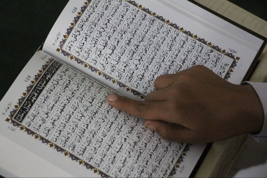 Eine 17-Jährige beschwerte sich, beleidigte die anderen und wurde suspendiert.