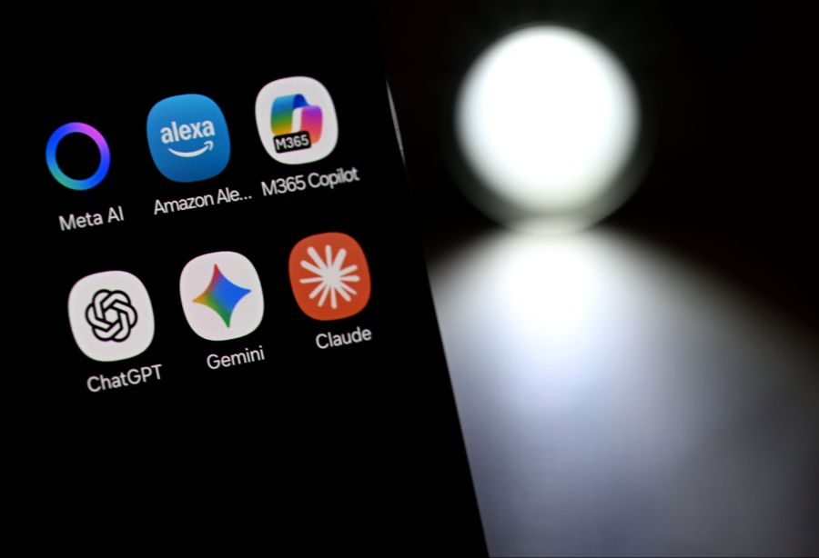 Grosse Tech-Unternehmen wie Amazon, Meta und Alphabet kündigten zuletzt Investitionen in dreistelliger Milliardenhöhe in KI-Technologien an. (Symbolbild)