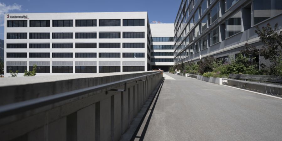 Das Zentrumsspital in Chur soll mit dem Angebot «Hospital at Home» entlastet werden - finanziell und ressourcentechnisch. (Archivbild)