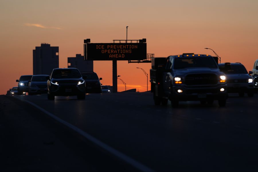 Die 23-Jährige Lucy Harrison reiste mit ihrem Freund in die USA, um ihren Vater zu besuchen.