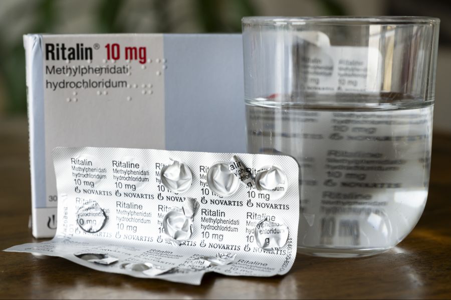 Es ist noch unklar, ob die klare Steigerung von ADHS-Medikamentenverschreibungen mit unserer Handynutzung zusammenhängt. Es ist jedoch naheliegend. (Symbolbild)