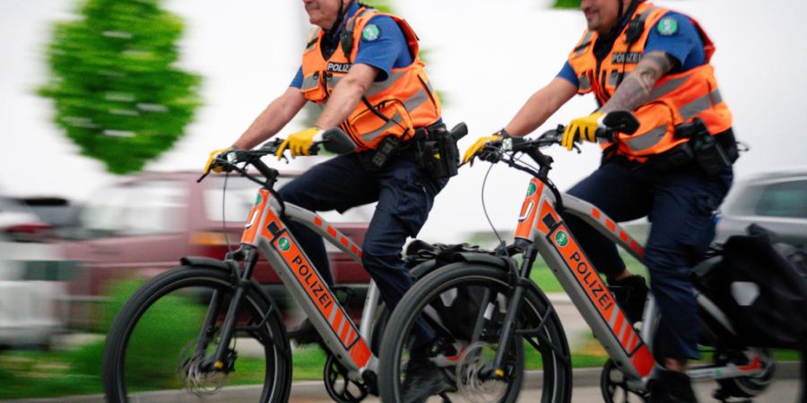 In Wil SG patrouilliert die Polizei ab dieser Woche auf E-Bikes.