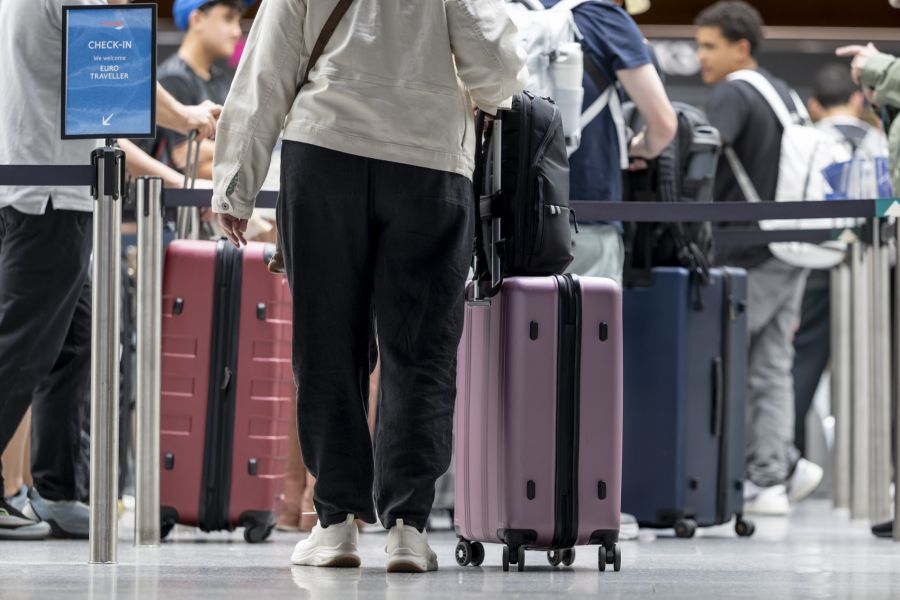 «Es ist absolut nicht nötig, so viel herumzufliegen, wie es aktuell der Fall ist», sagt Kilian Baumann.