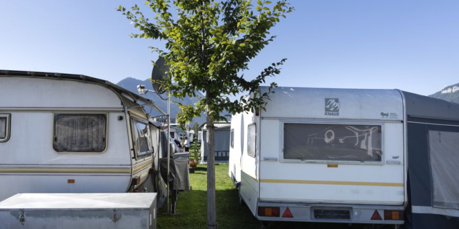 In Steinen am Lauerzersee sollen künftig weniger Camper abgestellt werden dürfen. (Symbolbild)