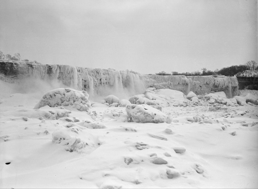 Ein Bild aus einer anderen Zeit: Die erstarrten Niagara-Fälle im Jahr 1947. (Archivbild)