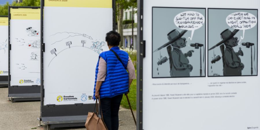 Die Werke der beiden Gewinner des Internationalen Preises für Pressezeichnungen sind noch bis Ende des Monats in einer Ausstellung am Quai Wilson in Genf zu sehen.