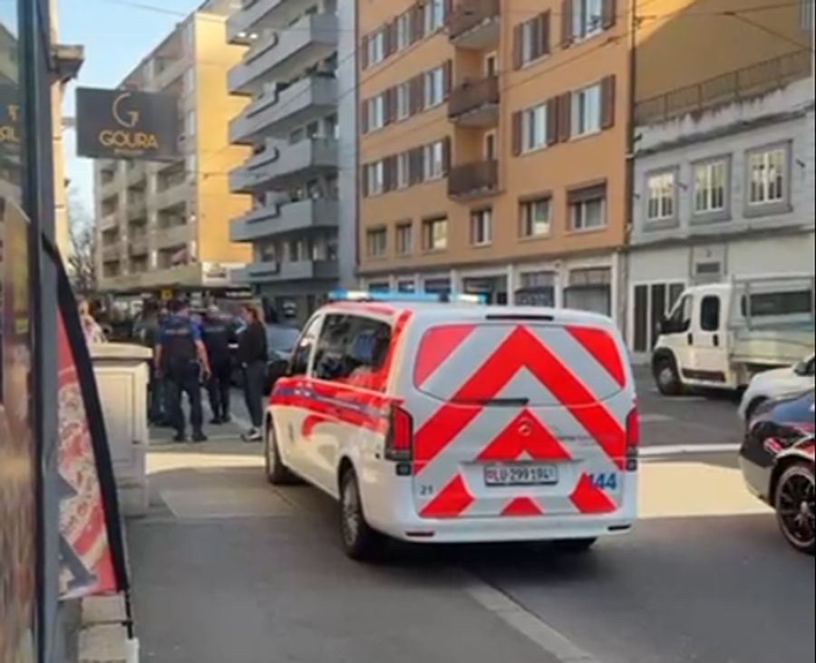 Die Rettungskräfte waren mit einem Grossaufgebot vor Ort.