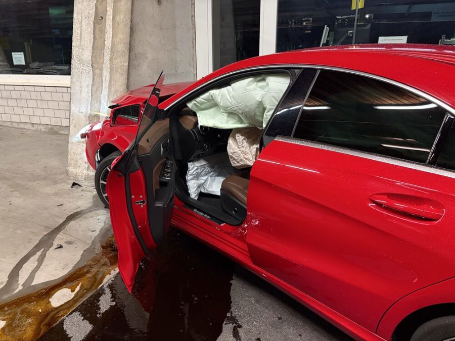Der Fahrer hatte das Gas- und Bremspedal verwechselt.