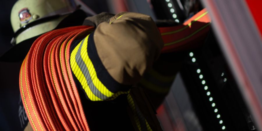 Der Brand in einem Mehrfamilienhaus in Zwingen BL hat eine verletzte Person gefordert. (Symbolbild)