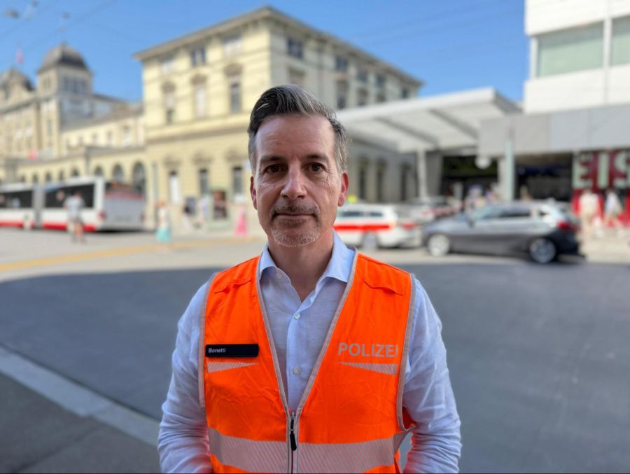 Roger Bonetti, Mediensprecher der Kantonspolizei Zürich, informiert: Der Täter ist Schweizer (31).