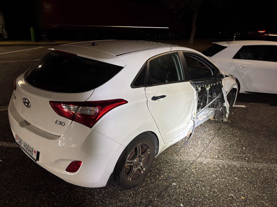 Auch an den anderen beiden Autos entstand erheblicher Sachschaden.