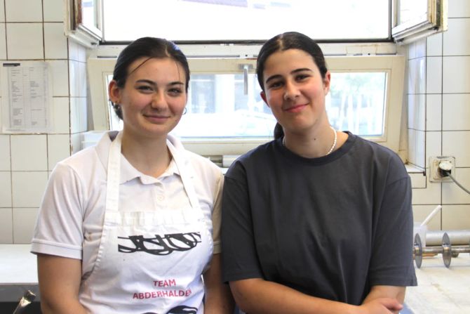 June Sporle und Lenya Ay