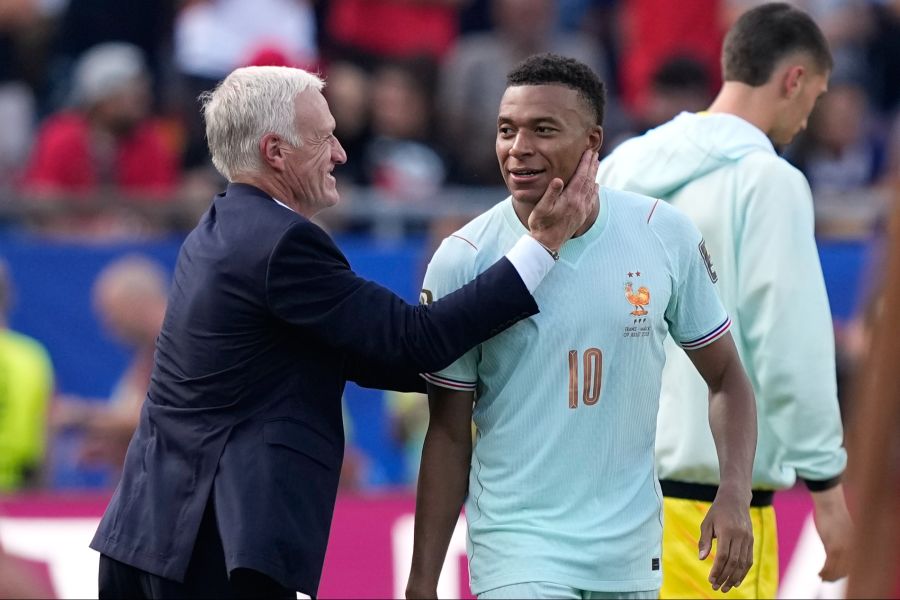 Doch der Stürmer und auch sein Trainer geben Entwarnung.