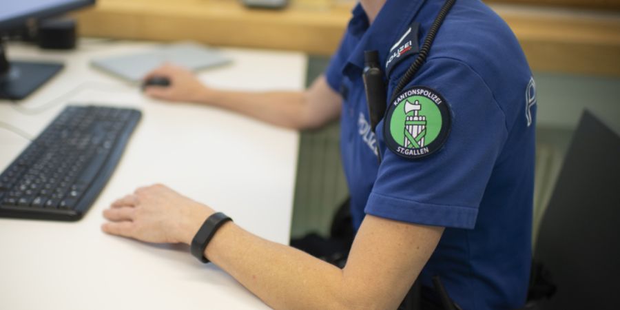 Der Unfall in Gossau SG wurde der Notruf- und Einsatzleitzentrale gegen Mitternacht gemeldet. (Symbolbild)