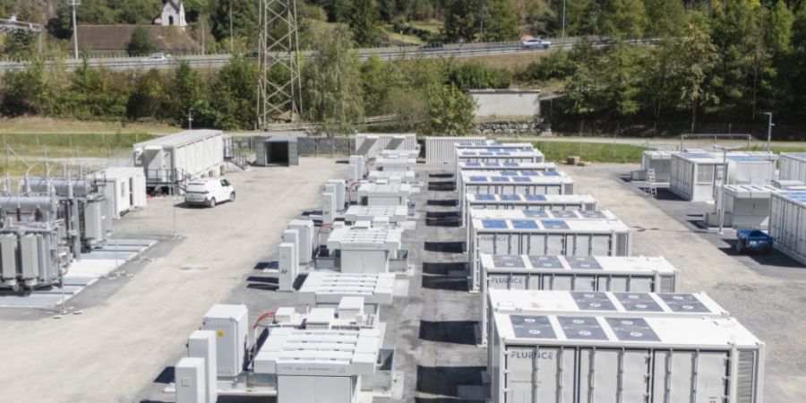 Der derzeit grösste Grossbatteriespeicher der Schweiz steht in der Urner Gemeinde Gurtnellen und wird von Energie Uri und der Axpo betrieben.