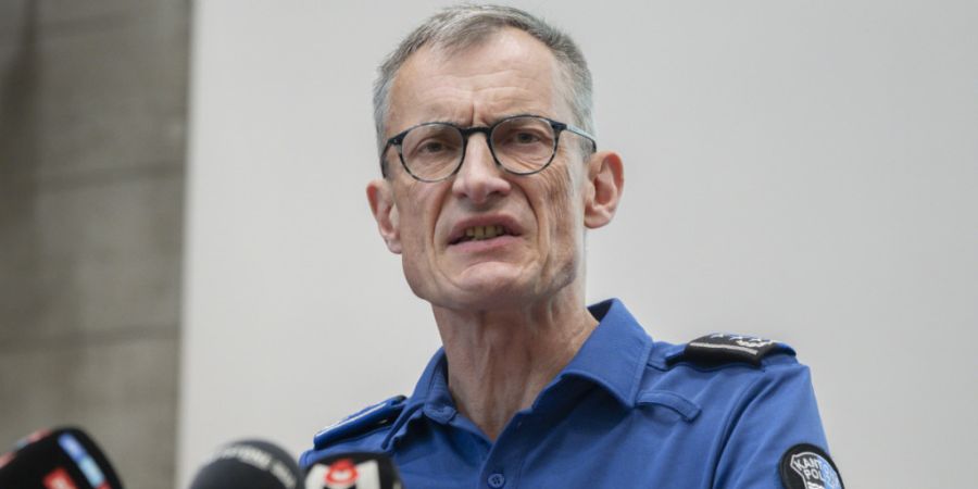 Gemäss Angaben des Aargauer Polizeikommandanten Leupold handelt es sich bei der getöteten Frau und den fünf Verletzten um Zufallsopfer.