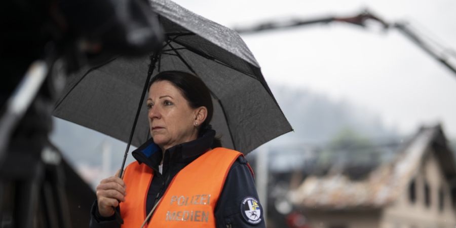 Die Polizeisprecherin Anita Senti informierte am Freitagmorgen vor Ort über den Stand.