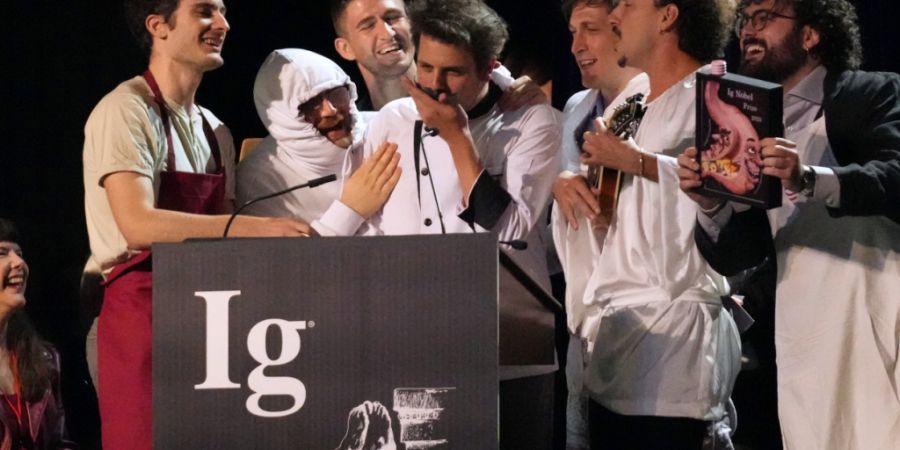 Einer der Ig-Nobelpreise 2025 ging an Daniele Dendi, Gabriel H. Segniagbeto, Roger Meek und Luca Luiselli für Untersuchungen darüber, «inwieweit eine bestimmte Art von Eidechse sich a...