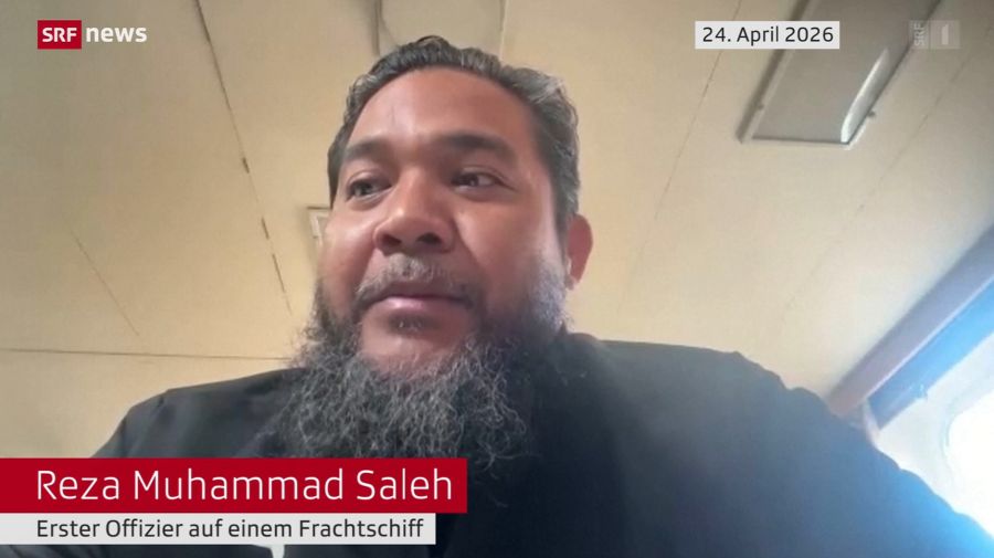 Erster Offizier Reza Muhammad Saleh sprach Mitte April per Videocall mit SRF – da sass er bereits seit Wochen mit seiner Crew vor Oman fest.
