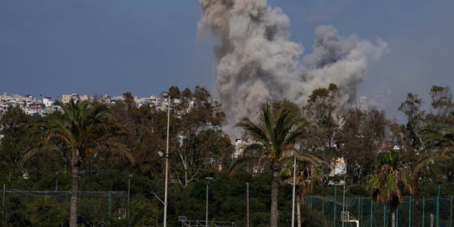 ARCHIV - Rauch steigt auf nach einem israelischen Luftangriff im Libanon. Foto: Mohammed Zaatari/AP/dpa