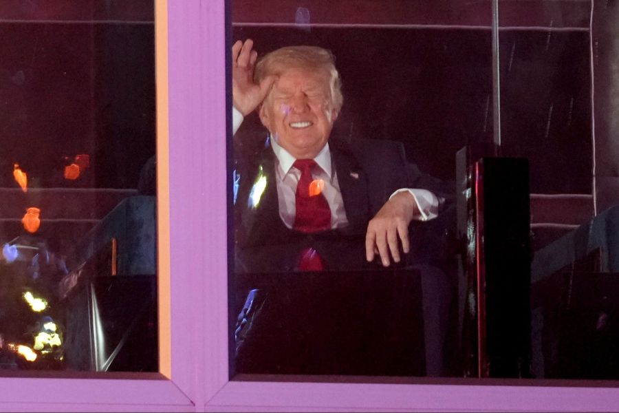 Auch Trump genoss die Feuerwerk-Show.
