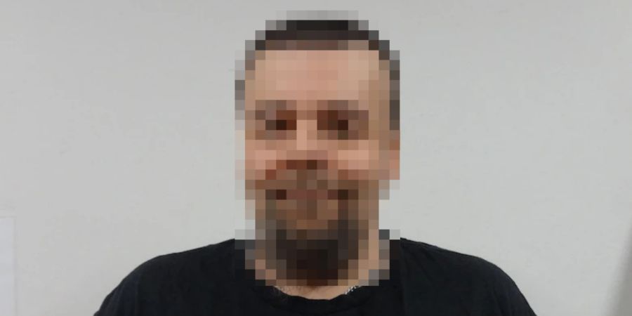 In Deutschland ist ein verurteilter Mörder auf der Flucht.