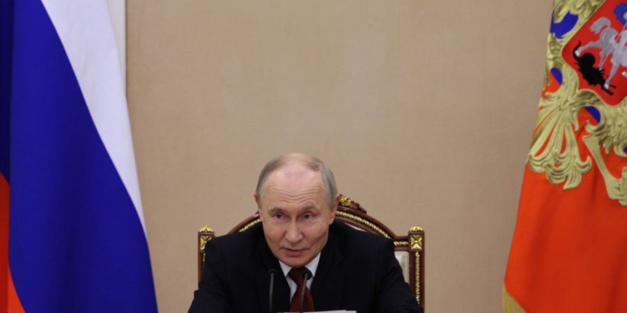 Der russische Präsident Wladimir Putin während einer Krisensitzung zu den aktuellen russischen Versorgungsproblemen mit Treibstoff Foto: Gavriil Grigorov/Pool Sputnik Kremlin via AP/dpa