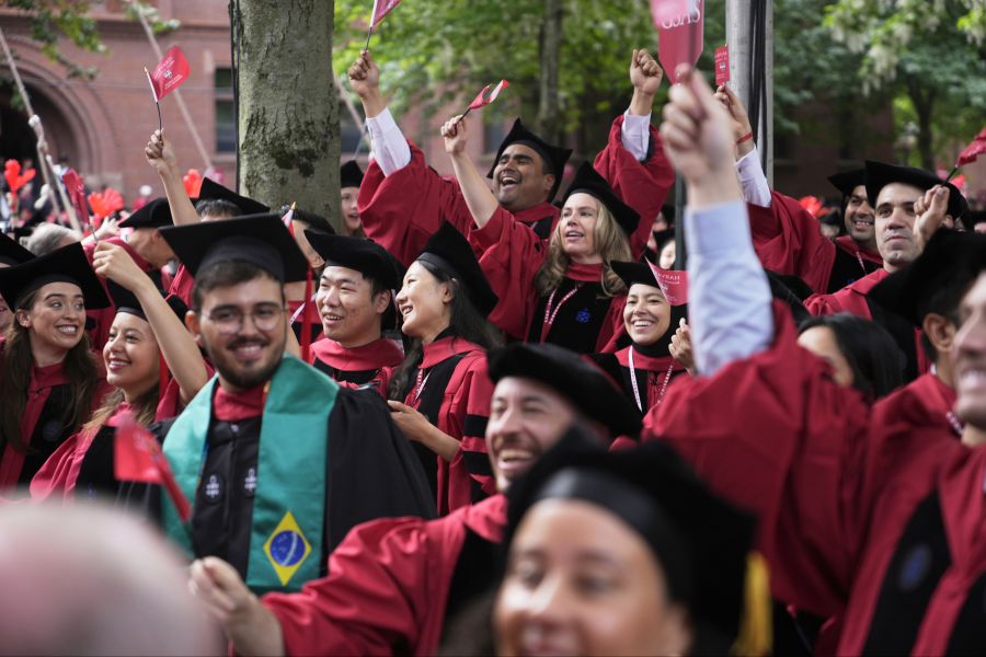 Studierende der Elite-Universität Harvard während der Abschlusszeremonie.