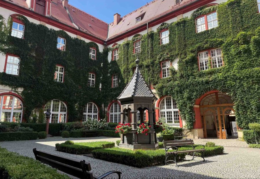 Der Innenhof der Ossolinski-Nationalbibliothek in Breslau.