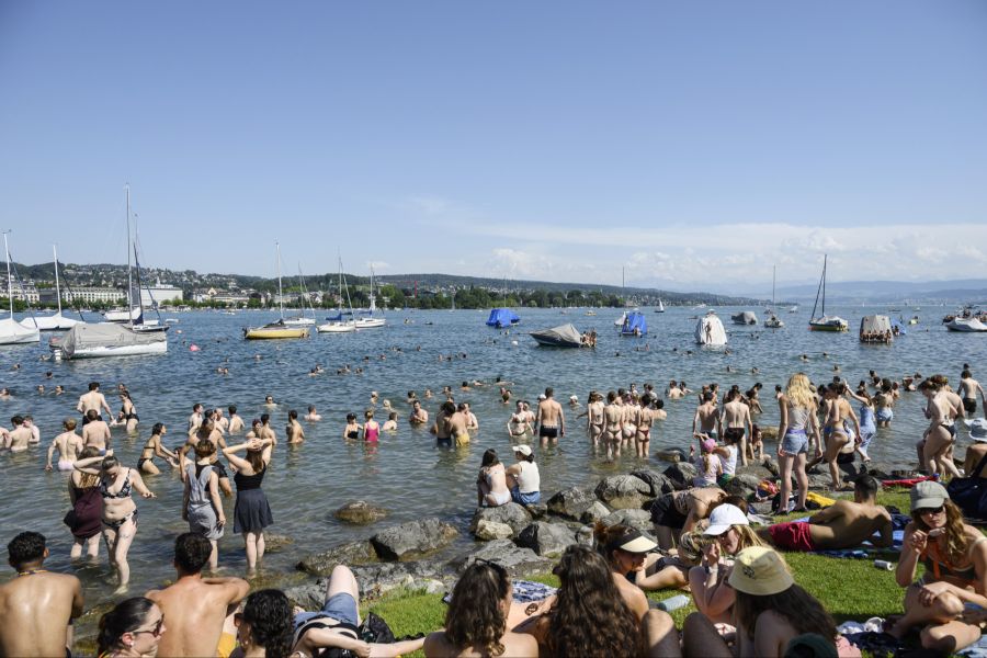Doch spätestens am Dienstag dürfte die neue Hitzewelle starten. So soll das Thermometer etwa in Zürich und Basel an dem Tag schon auf 31 Grad steigen.