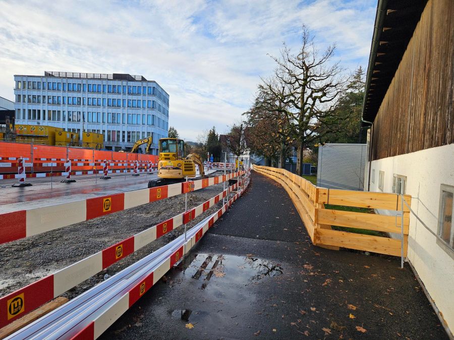 Auch dieser Weg wurde blindengerecht gemacht.