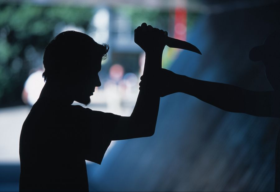 Die Polizei empfiehlt zudem: Keine Messer mitnehmen und Provokationen vermeiden.