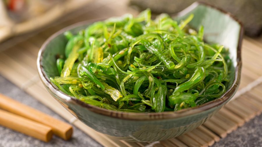 algensalat, sesam, stäbchen