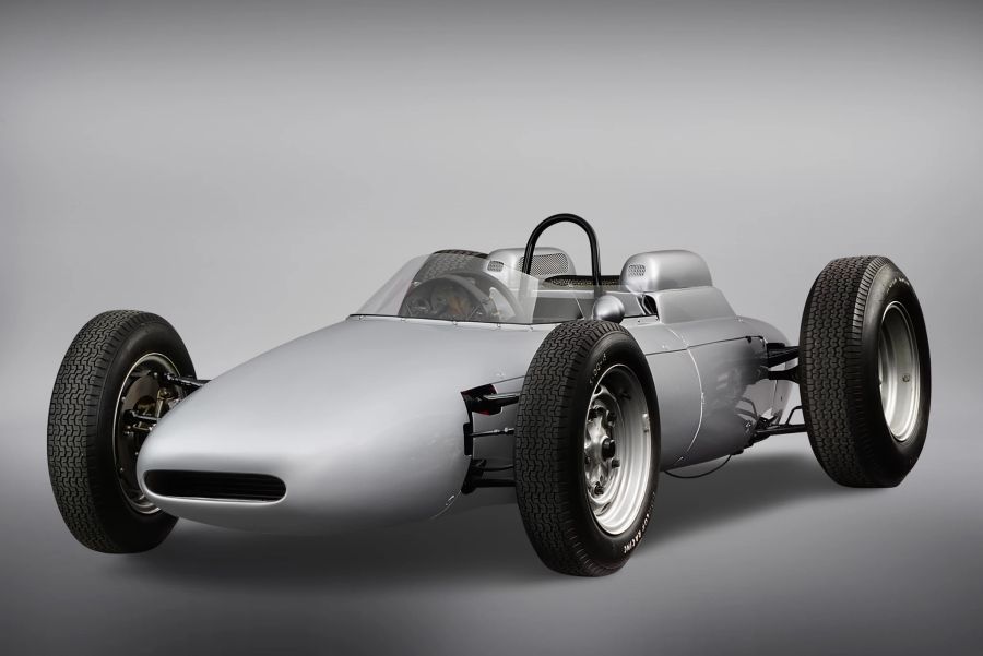 1962 folgt der erste – und bislang einzige – Formel-1-Boliden von Porsche. Der Porsche Typ 804 wiegt nur 461 Kilogramm.