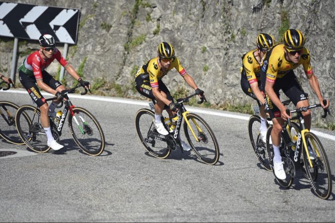 Für Primoz Roglic ging der Sturz auf der Dauphiné-Rundfahrt offenbar glimpflich aus. (Archivbild) Dauphiné-Rundfahrt