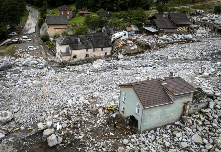 Im Misox GR wurden vier Personen von einer Gerölllawine verschüttet.