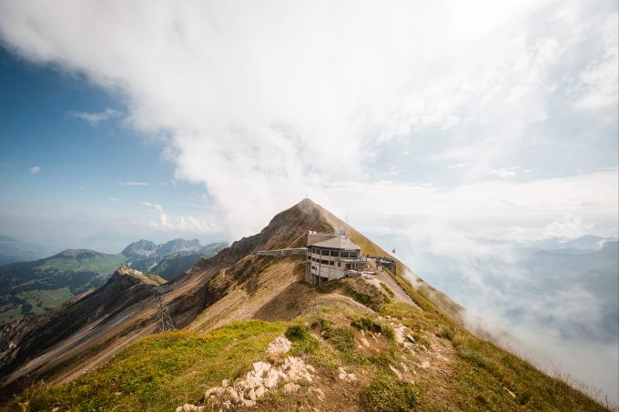 Das Gipfel-Restaurant Rothorn auf dem Brienzer Rothorn. Brienzer Rothorn