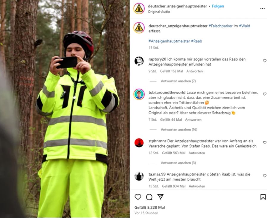 Der 18-Jährige fügt dem Clip den Hashtag «Raab» hinzu. Sowieso ist das Video genau im gleichen Stil gefilmt wie die jüngsten Videos des «TV total»-Stars.