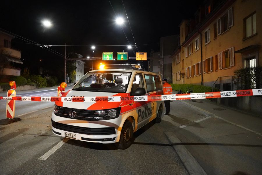 Der Töfflifahrer musste mit unbestimmten Verletzungen ins Spital gebracht werden.