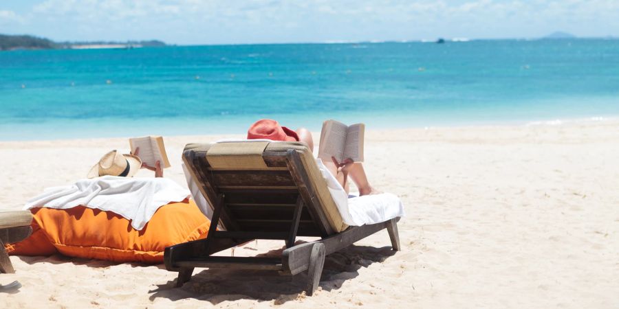 Strand Liegen Menschen Bücher