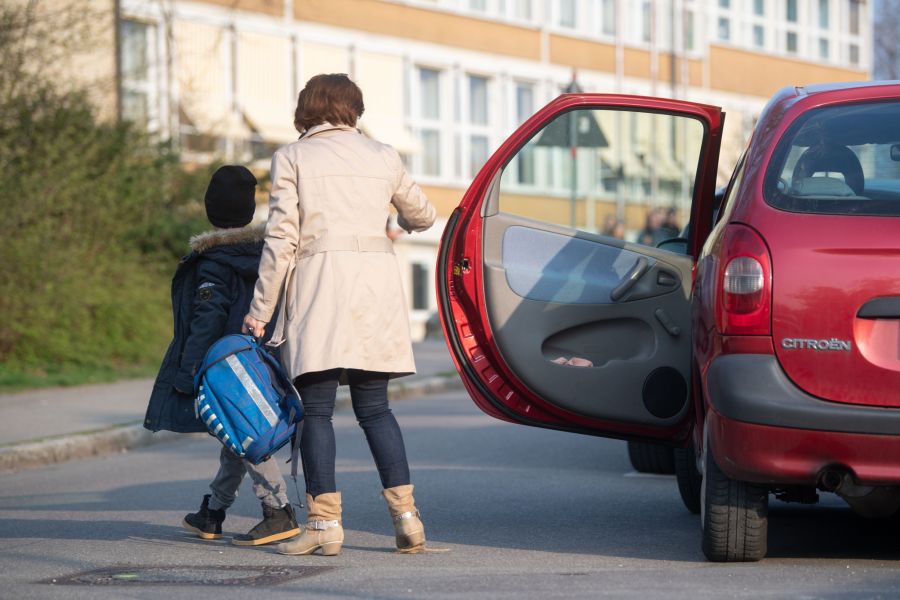 Daten zeigen, dass es in den letzten Jahren einen Anstieg motorisierter Schulwege gab.