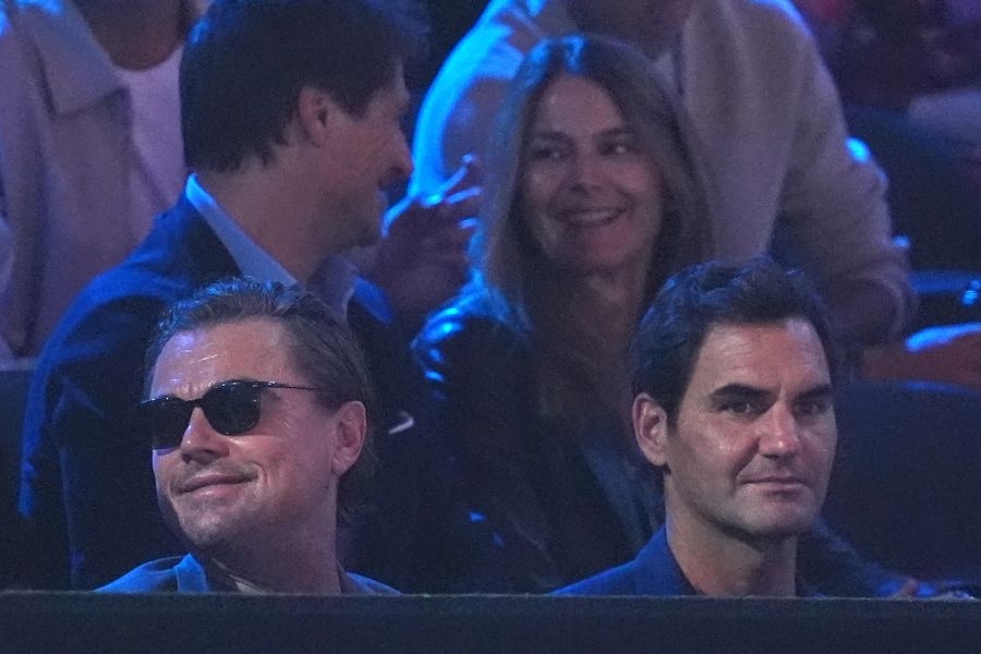 Zwei Weltstars, ein Sitzplatz-Duo: Federer und DiCaprio lassen sich das Spektakel nicht entgehen.